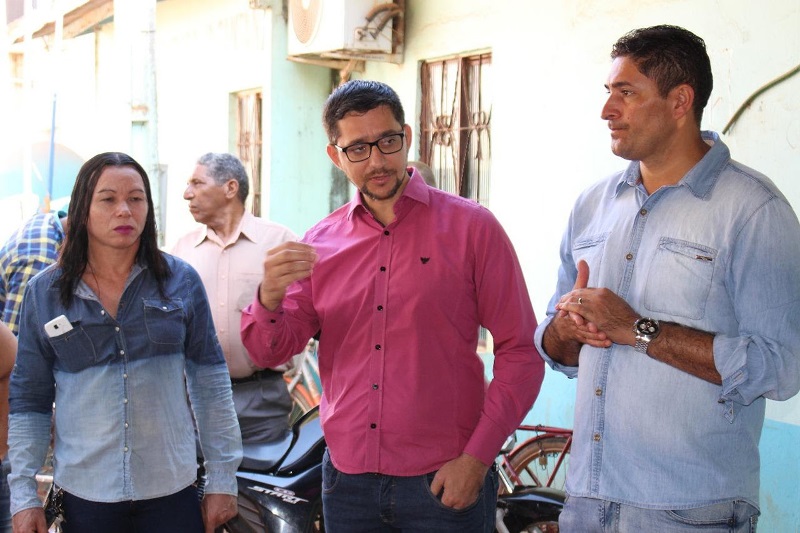 Deputado Anderson realiza inspeção no bairro Jardim Santana para buscar melhorias