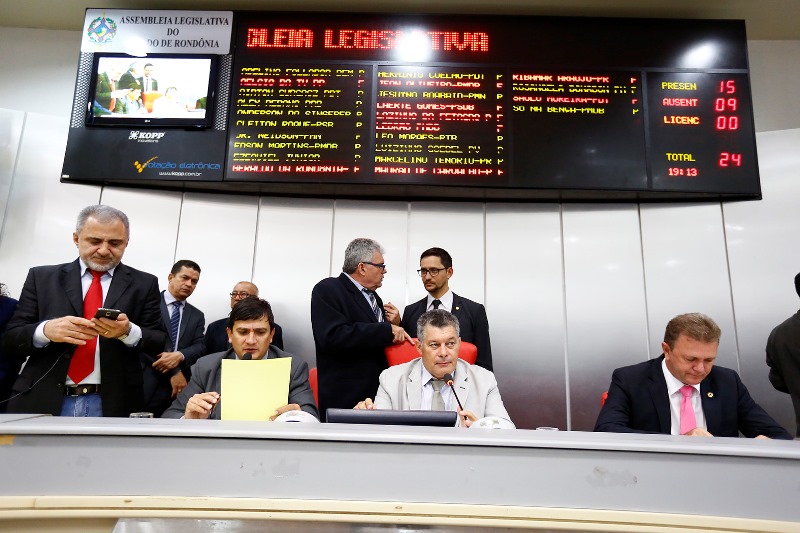 Deputados aprovam projeto que institui gestão democrática em escolas estaduais