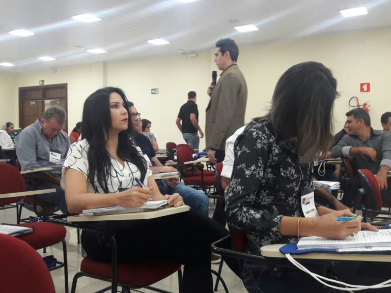Cristiane Lopes participa de curso sobre planejamento orçamentário