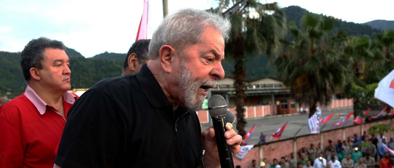 Lula chega à sede do PT para entrevista coletiva; confira ao vivo