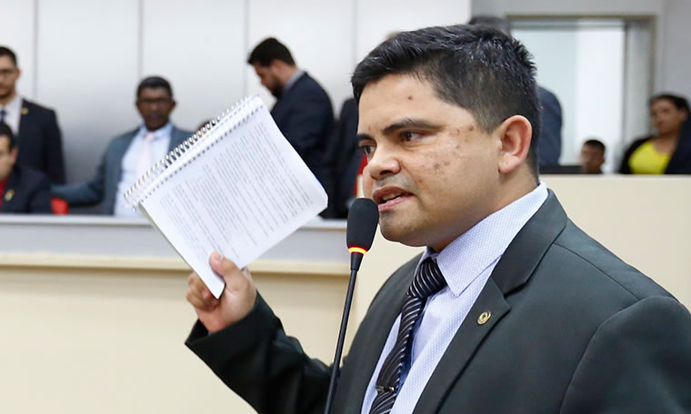 PEC obrigatoriamente tem de passar por parecer dentro da CCJ