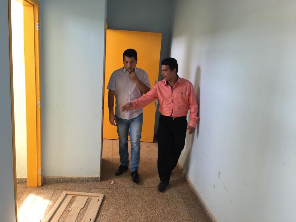 Vereador Marcelo Cruz faz vistoria em unidade de saúde abandonada em Porto Velho