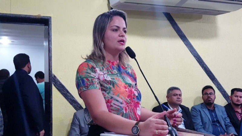 BAIRRO CASTANHEIRA- Rua Dr. Gondim recebe reparos a pedido da Vereadora Ada Dantas