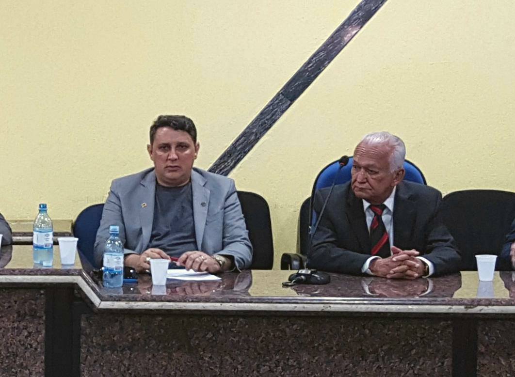 Júnior Cavalcante pede solução na falta de médico e inauguração de unidade de saúde