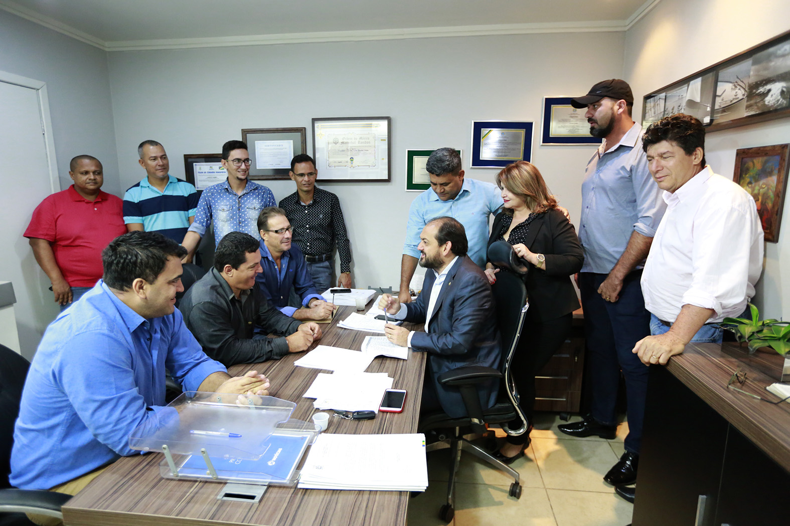 Laerte Gomes se reúne com autoridades de diversos municípios de Rondônia