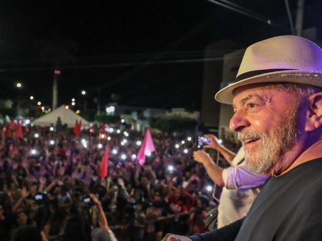 Lula lidera corrida presidencial em 2018, mostra Ibope