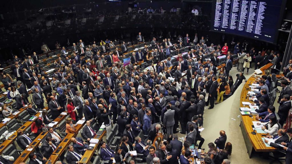 Deputados querem reverter decisão do STF sobre aplicação da Ficha Limpa Deputados querem reverter decisão do STF sobre aplicação da Ficha Limpa