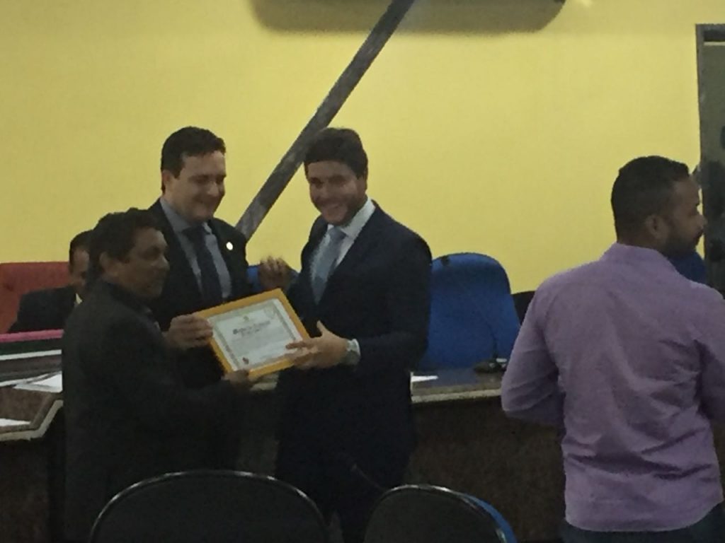HOMENAGEM – Médicos recebem moção de aplausos de vereador Zequinha Araújo HOMENAGEM – Médicos recebem moção de aplausos de vereador Zequinha Araújo