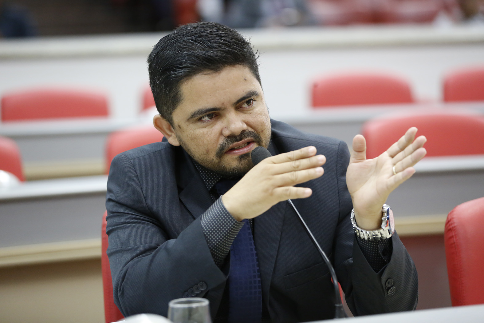 ABONO NATALINO - Jesuíno dá parecer favorável e garante benefício a servidores - VÍDEO
