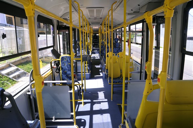 DE NOVO - Bandidos invadem ônibus, ameaçam passageiros e fazem arrastão