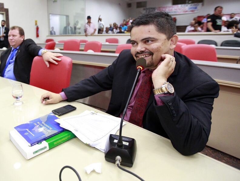 Deputado Jesuíno busca desobstrução de bueiros no Bairro Nacional