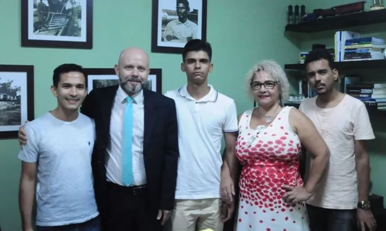 SEGURANÇA - Universitários procuram Professor Aleks Palitot