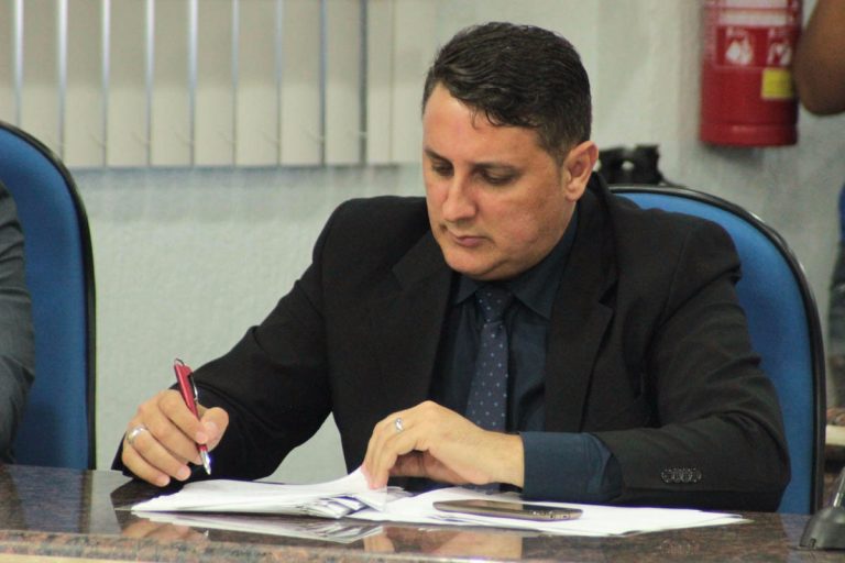 Vereador Júnior Cavalcante propõe projeto de proteção aos usuários de motocicletas