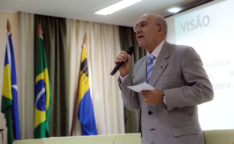 Confúcio diz que renuncia em 5 de abril, mas só sai se Daniel assumir compromissos