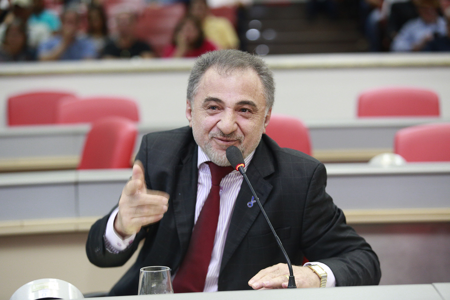 Hermínio Coelho requer Voto de Louvor para Aspra e membros da diretoria