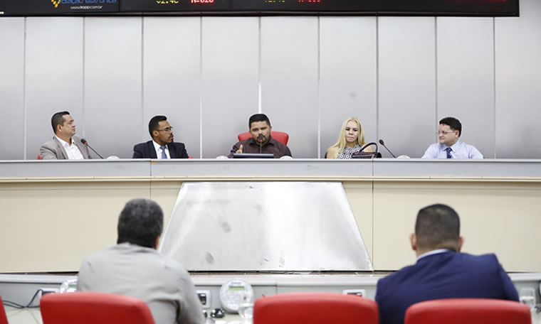 Jesuíno Boabaid preside audiência de instrução para discutir questões da Caerd