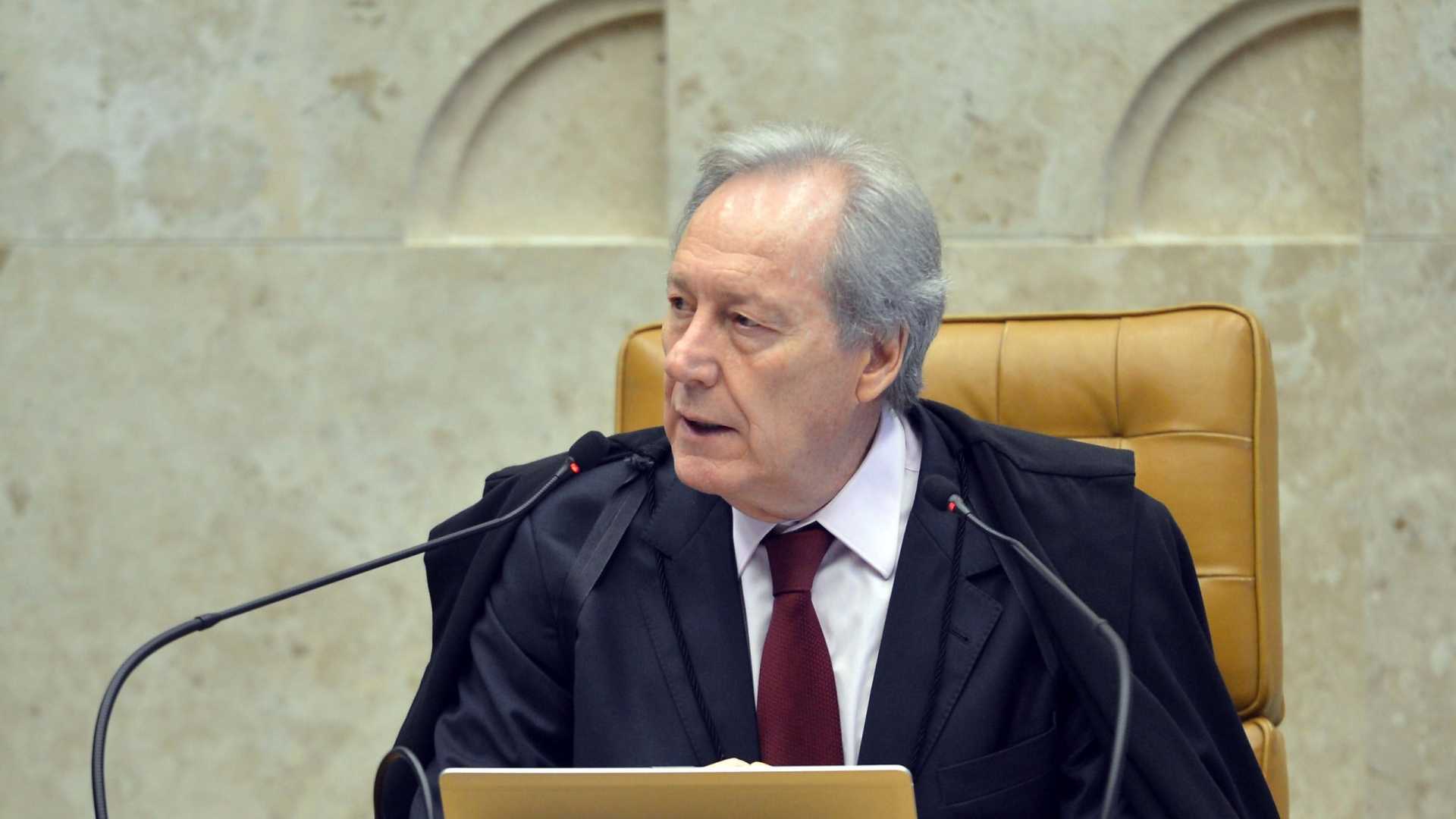 Ministro anula decisão contra juiz membro de ato contra impeachment