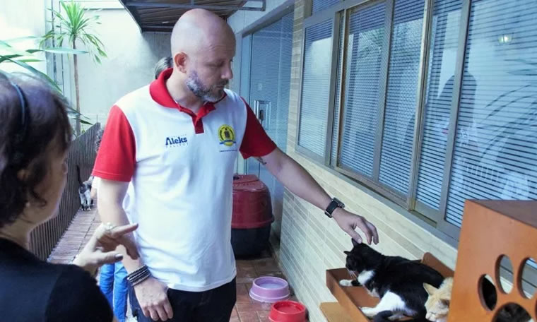 ABRIGO - Aleks Palitot busca parcerias em prol de animais de rua