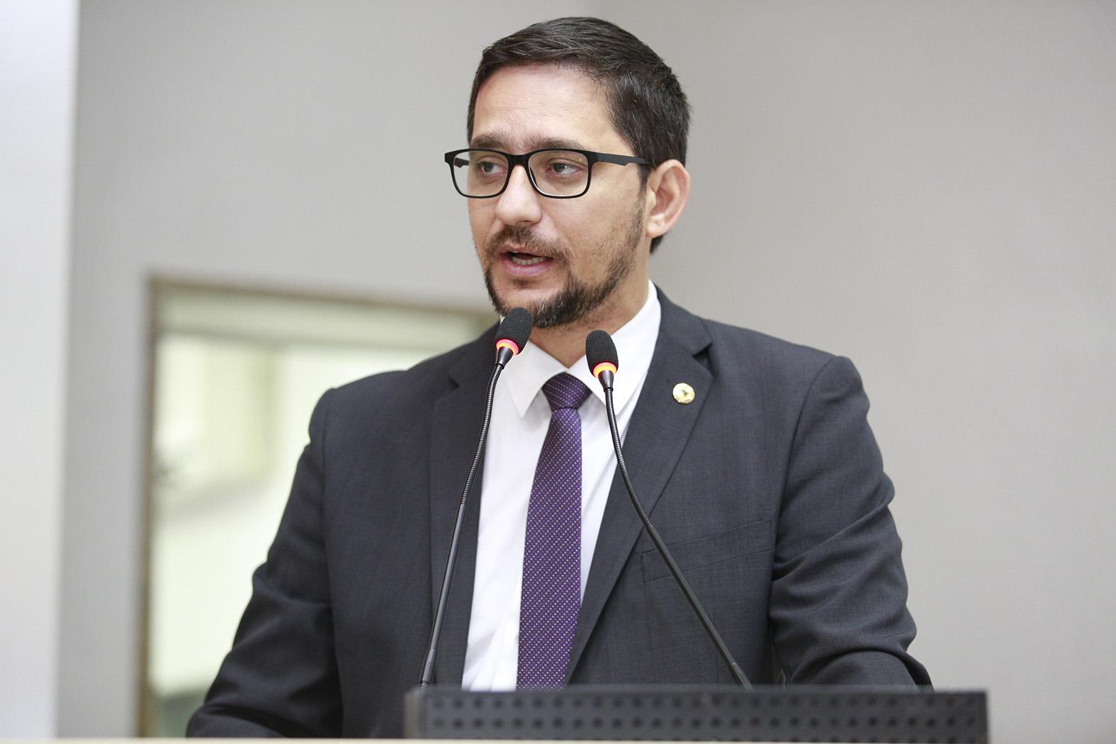 Anderson do Singeperon requer informações sobre atendimento de pacientes no JP II