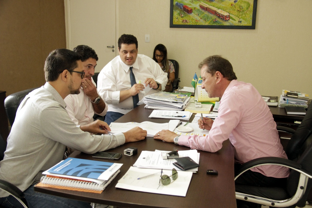 Deputado Anderson e prefeito Hildon anunciam R$ 215 mil para iluminação emergencial da BR 364