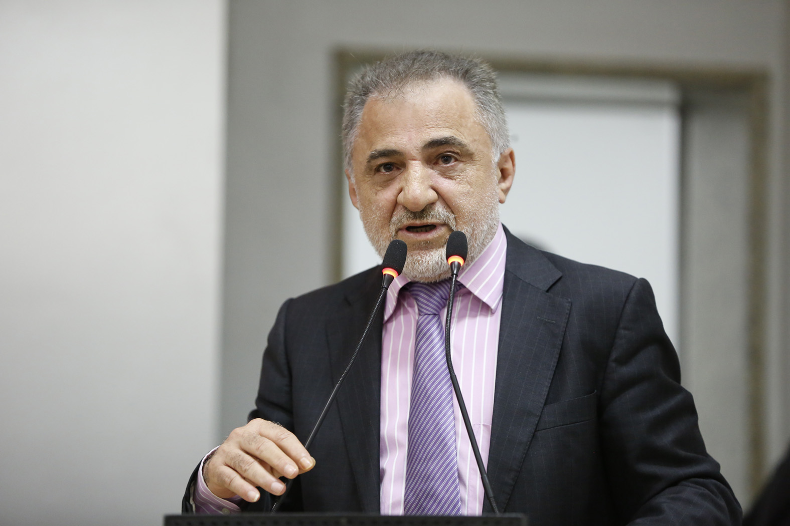 Deputado Hermínio compra briga de vigilantes e garante reuniões com MP e TC