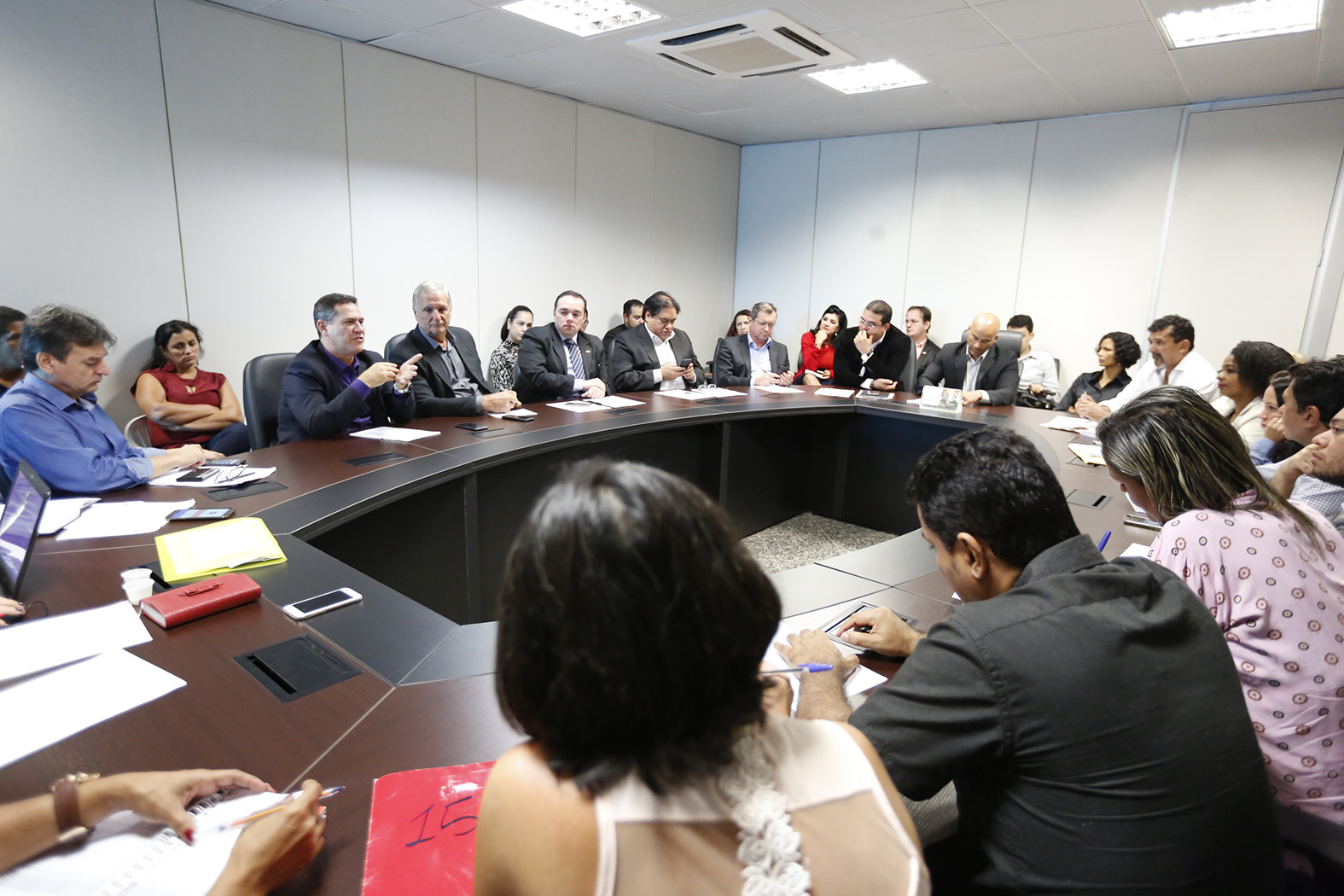Maurão participa de reunião entre o Sintero e Governo, que discutiu reivindicações da categoria