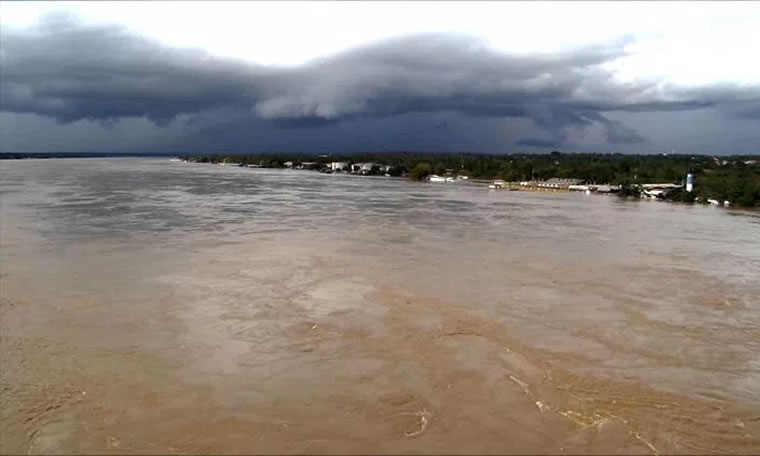 Rio Madeira registra 16 metros e prefeito pode decretar estado de emergência na capital