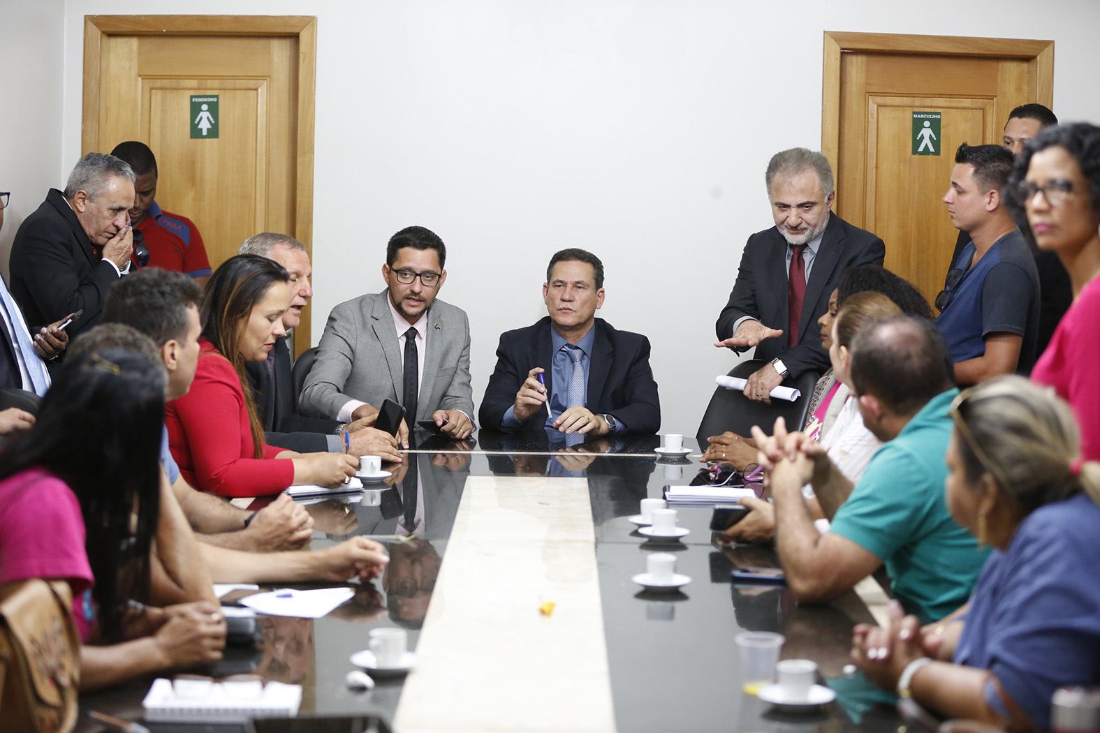 Deputado Anderson articula Nota de Apoio à greve dos trabalhadores em educação e anuncia convocação de secretários