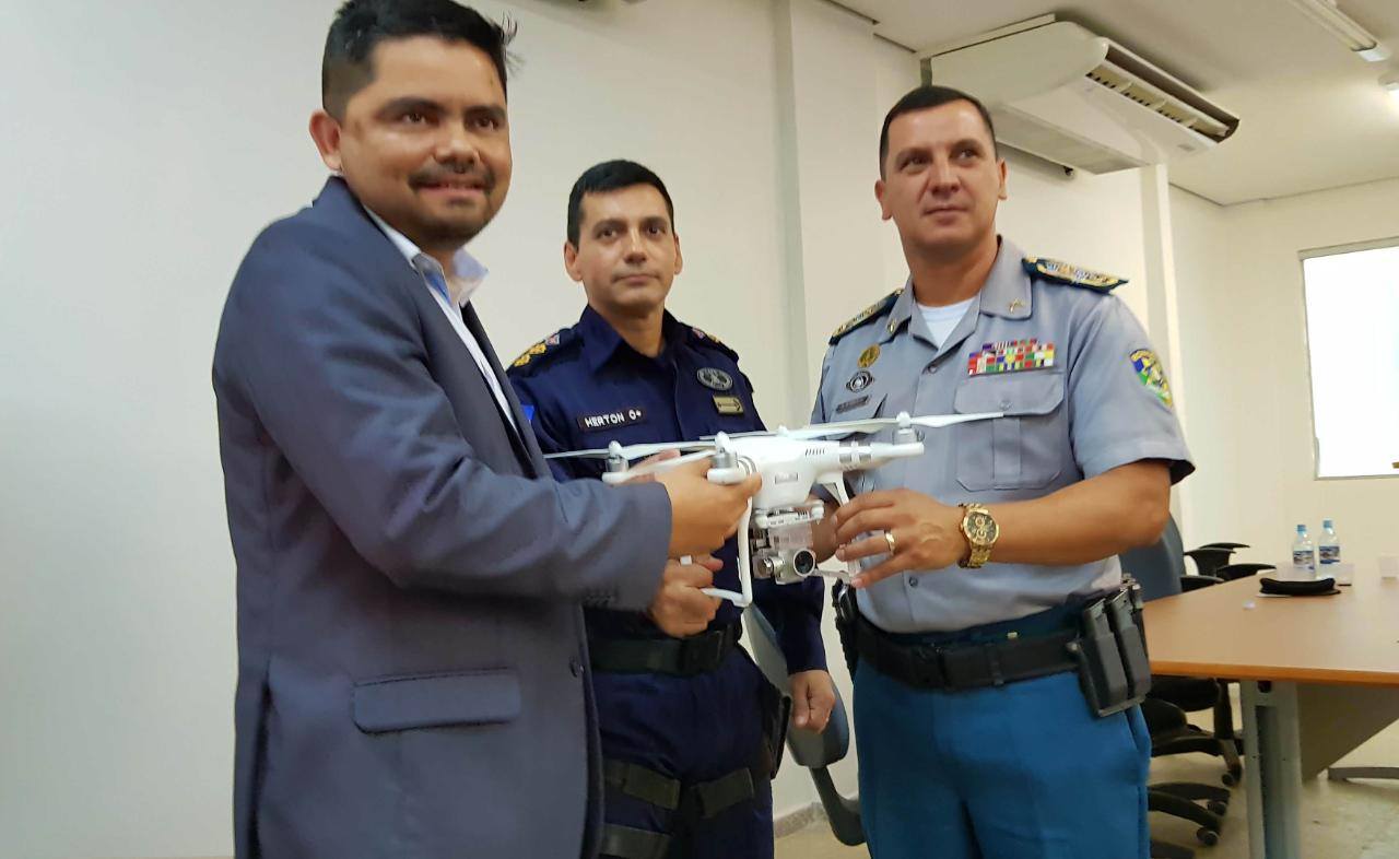EMENDAS - Deputado Jesuíno entrega equipamentos para o 5º BPM
