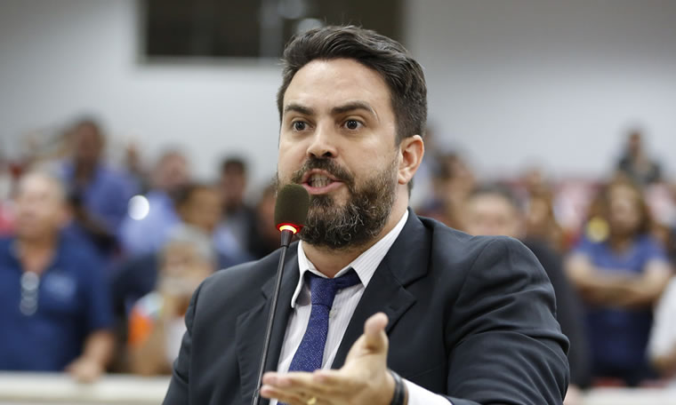 Léo Moraes se posiciona após exibição de reportagem sobre presídio feminino da capital