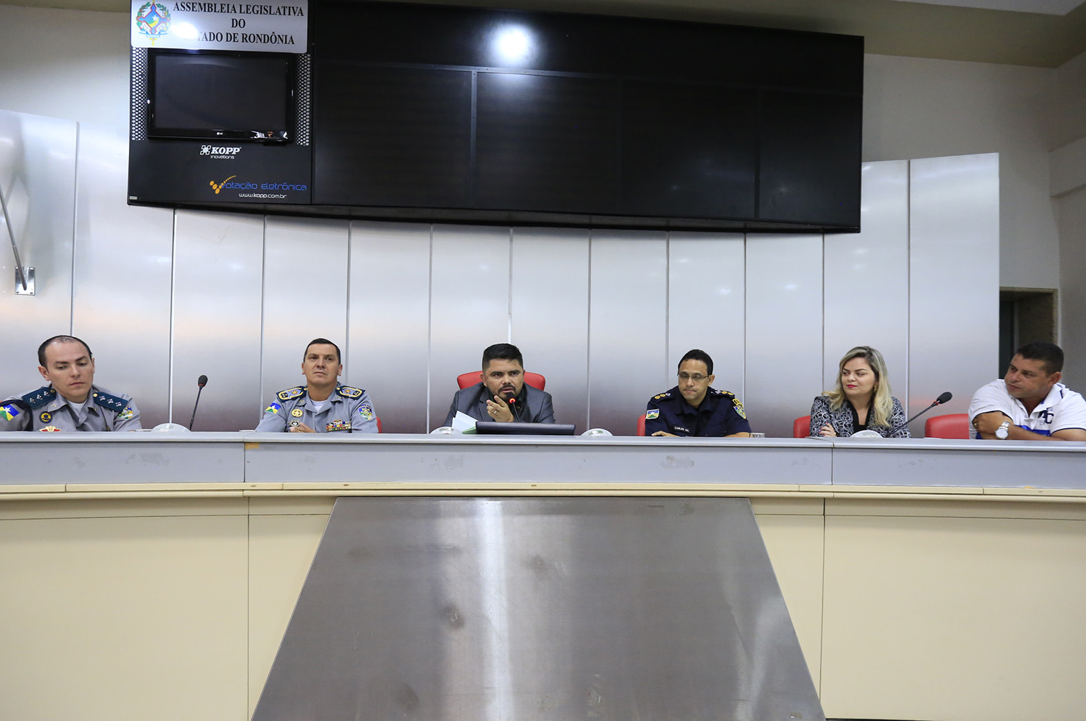 Instrução Legislativa debate com novo comandante da PM as questões de promoções