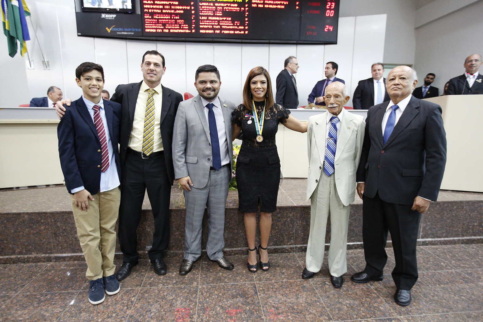 Juíza Euma Tourinho é condecorada com Medalha do Mérito Legislativo