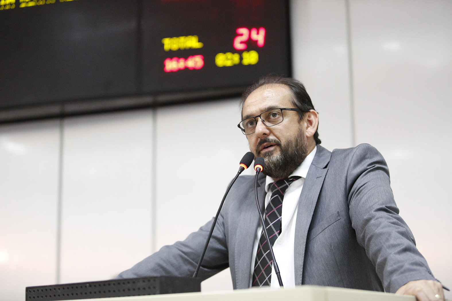 Laerte Gomes pede recuperação de trechos de rodovias que interligam municípios