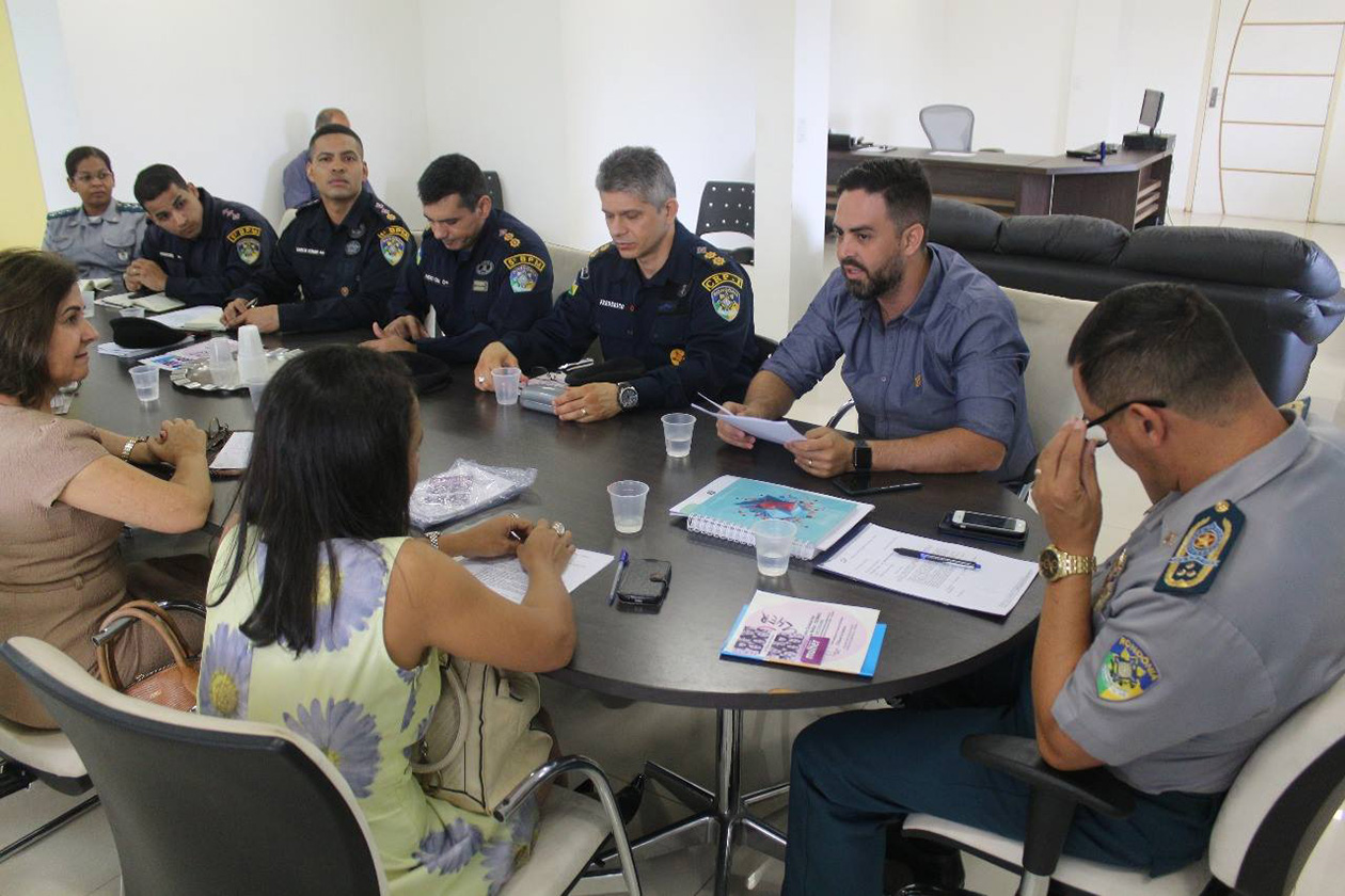Léo Moraes se coloca à disposição para apoiar Patrulha Maria da Penha em Porto Velho