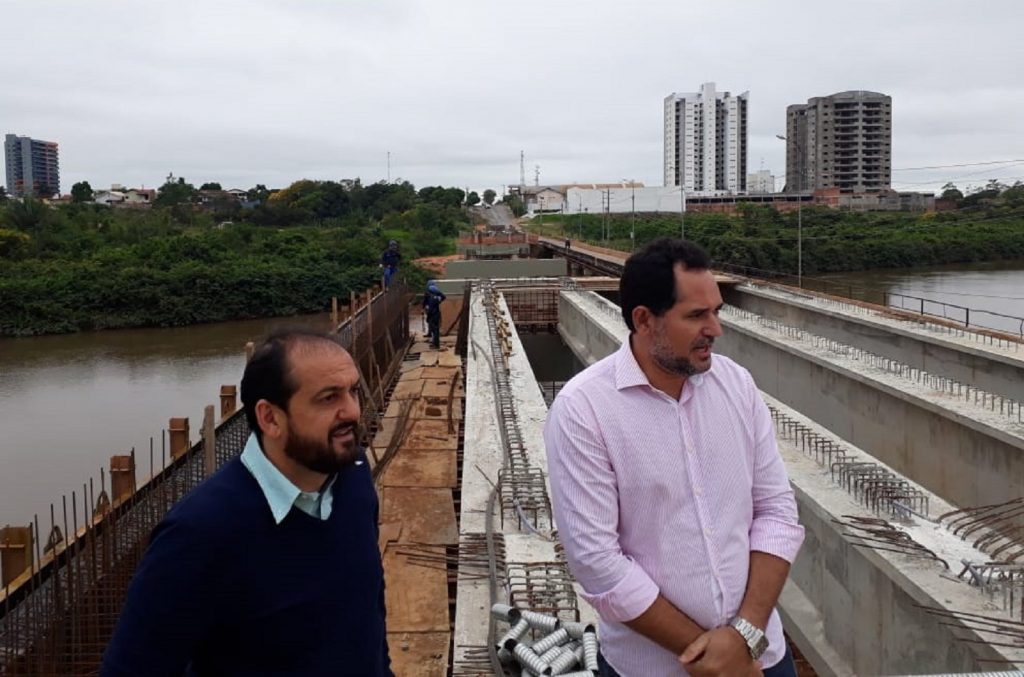 Laerte Gomes acompanha andamento da construção da ponte sobre o rio Urupá Laerte Gomes acompanha andamento da construção da ponte sobre o rio Urupá