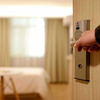 Cinco corpos são achados em hotel de bairro de luxo em Florianópolis Cinco corpos são achados em hotel de bairro de luxo em Florianópolis