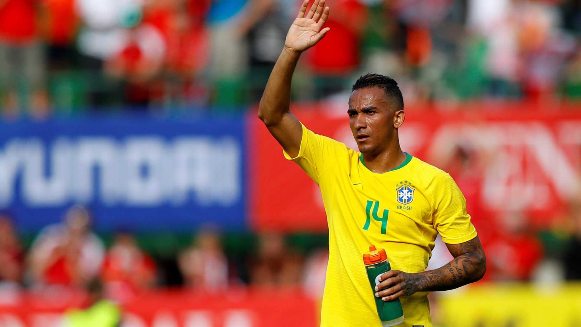 Danilo se lesiona em treinamento e está fora Danilo se lesiona em treinamento e está fora da Copa do Mundoda Copa do Mundo