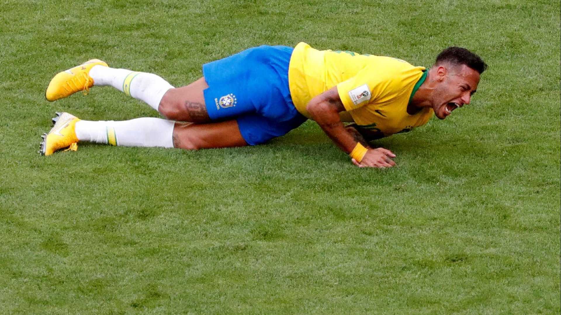 Fizeram as contas: Neymar passou 14 minutos caído no gramado