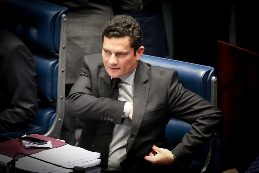 Sérgio Moro suspende decisão do TRF-4 que mandou soltar Lula