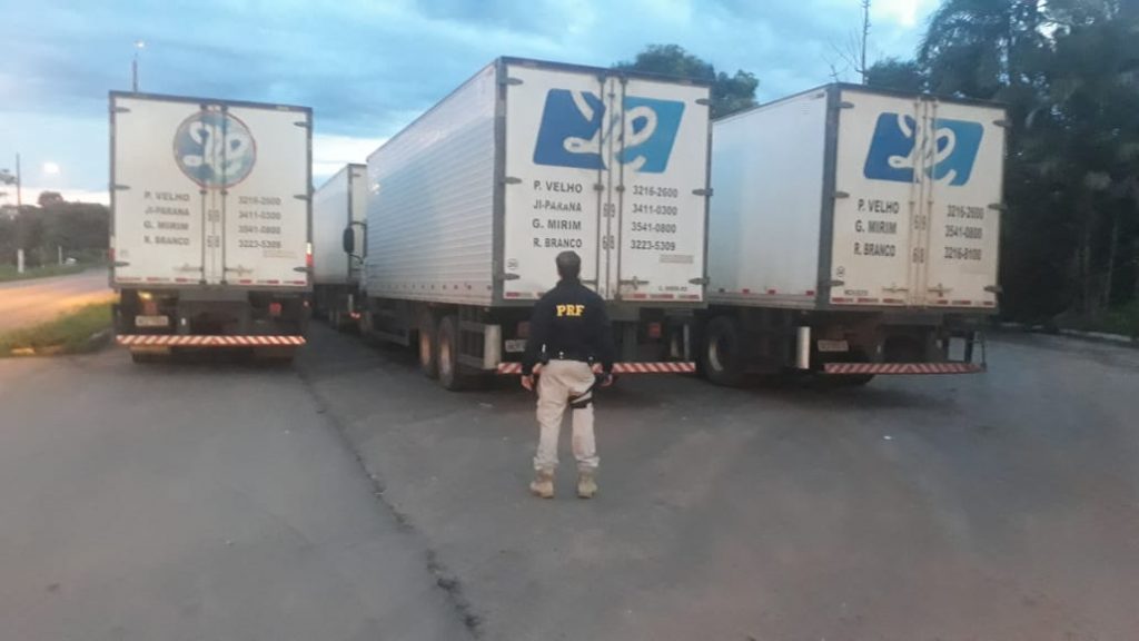 PRF apreende 13 caminhões de distribuidoras que transportava produtos perigosos de forma indevida PRF apreende 13 caminhões de distribuidoras que transportava produtos perigosos de forma indevida