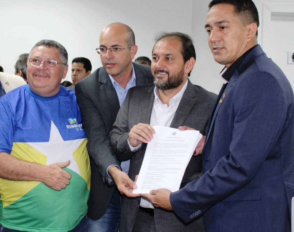 Deputado Eyder Brasil destaca coragem da antiga legislatura em realizar certame para novos servidores da ALE Deputado Eyder Brasil destaca coragem da antiga legislatura em realizar certame para novos servidores da ALE