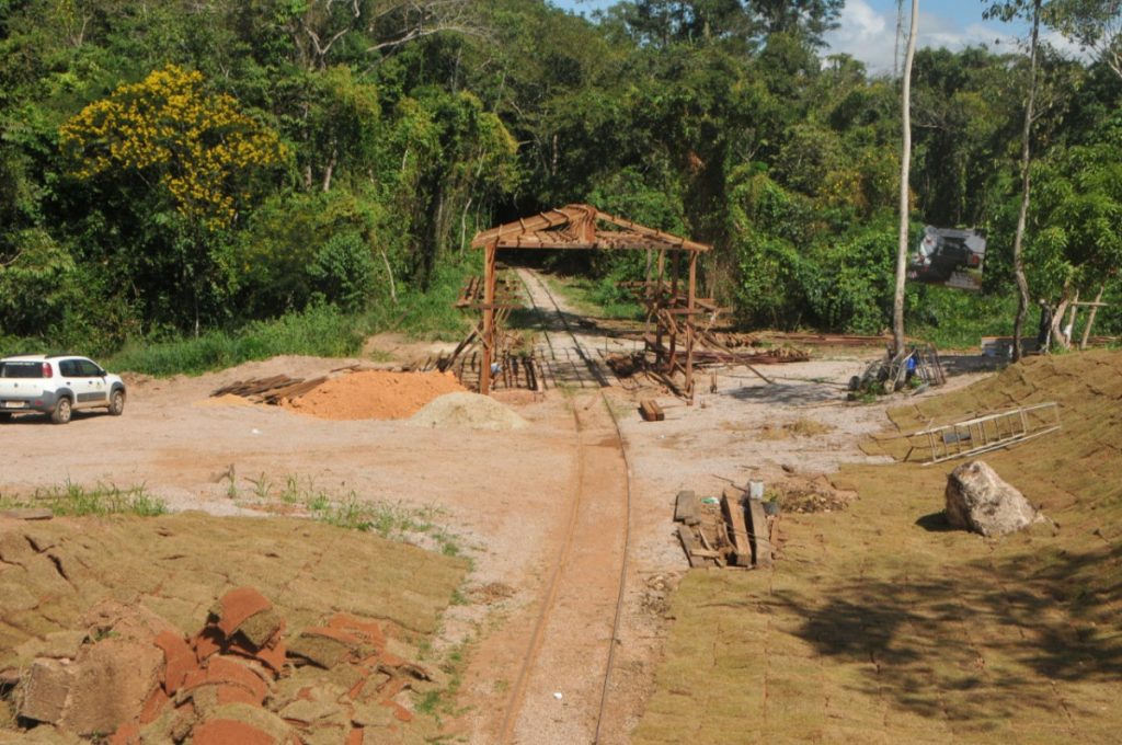 Prefeitura constrói estação e trabalha paisagismo para passeio da litorina Prefeitura constrói estação e trabalha paisagismo para passeio da litorina