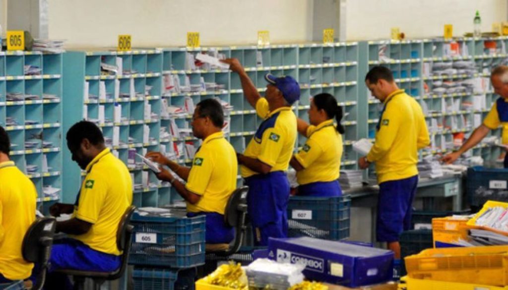 Funcionários dos Correios entram em greve no país por tempo indeterminado Funcionários dos Correios entram em greve no país por tempo indeterminado