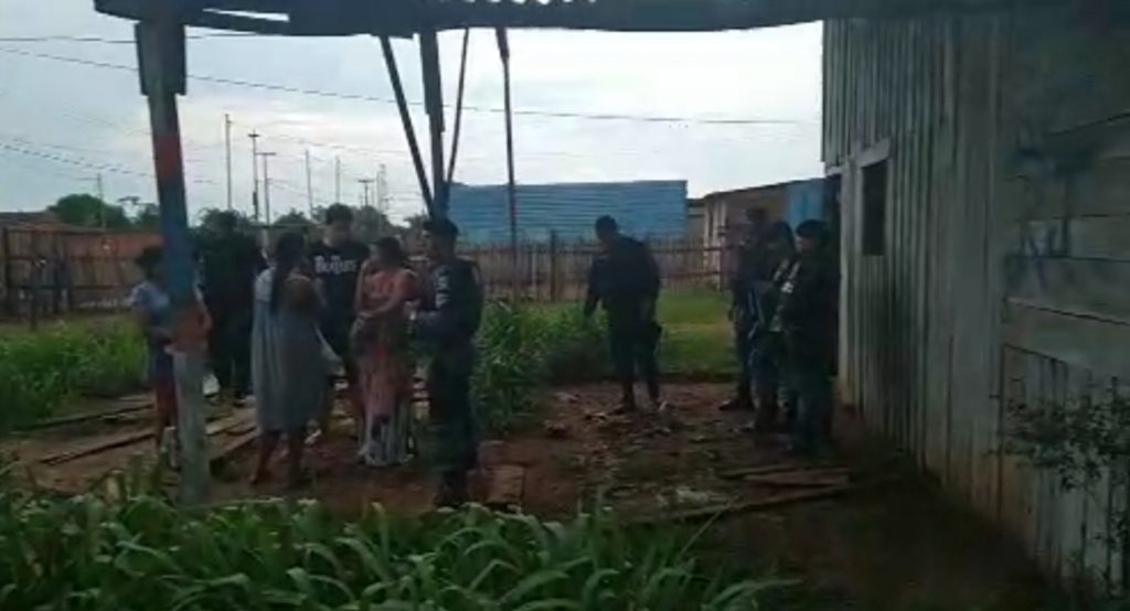 VIOLÊNCIA – Homem é executado com vários tiros em bairro de Porto Velho VIOLÊNCIA – Homem é executado com vários tiros em bairro de Porto Velho