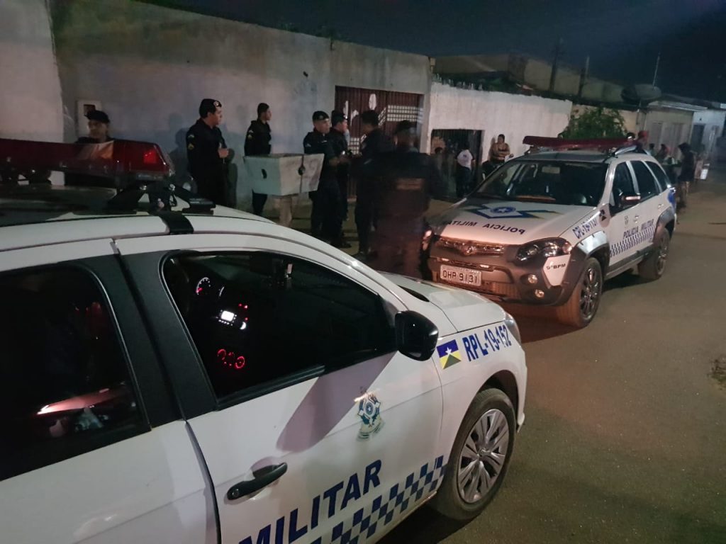 VIOLÊNCIA – Corpo de homem é encontrado nu dentro de casa com pés e mãos amarrados VIOLÊNCIA – Corpo de homem é encontrado nu dentro de casa com pés e mãos amarrados