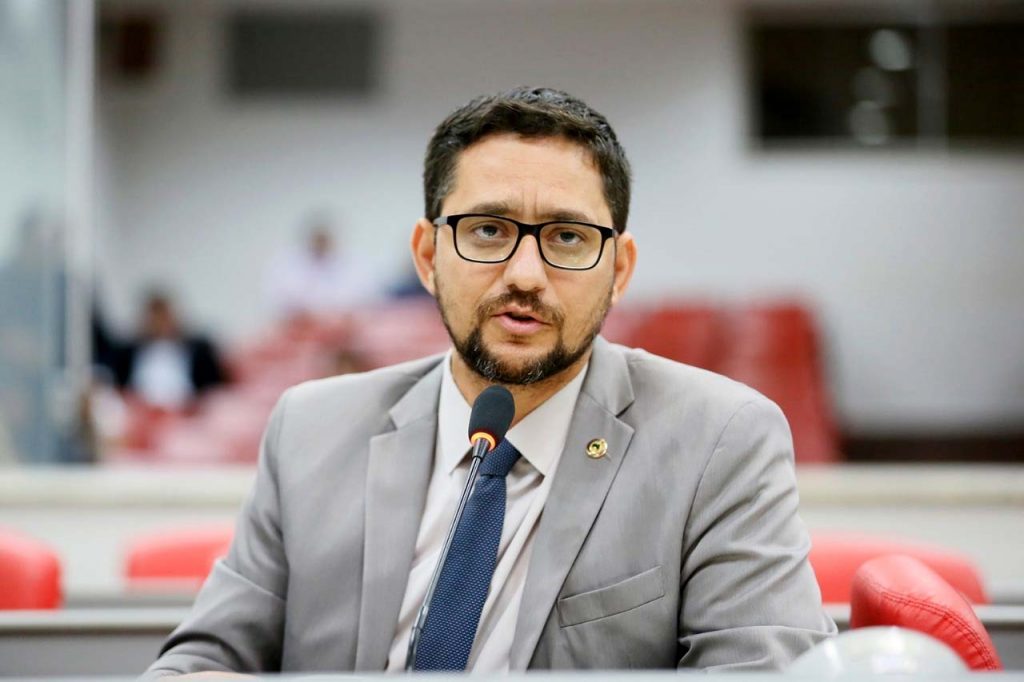 Anderson Pereira vota favorável a Refaz que vai beneficiar pequenos e médios empresários Anderson Pereira vota favorável a Refaz que vai beneficiar pequenos e médios empresários