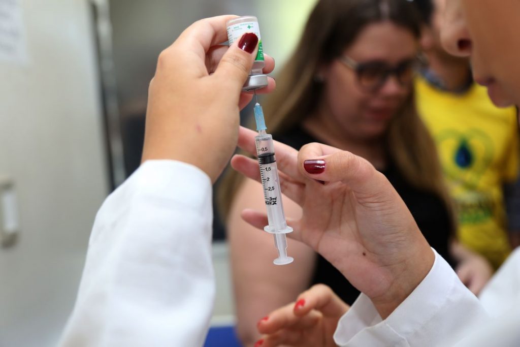 Saúde amplia público para vacinas contra febre amarela e gripe Saúde amplia público para vacinas contra febre amarela e gripe
