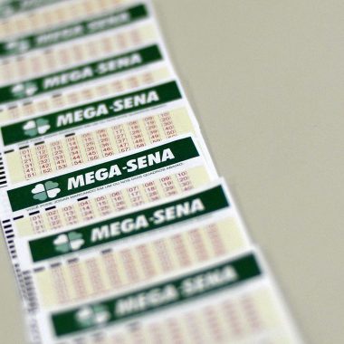 Mega-Sena deve pagar R$ 27 milhões neste sábado Mega-Sena deve pagar R$ 27 milhões neste sábado