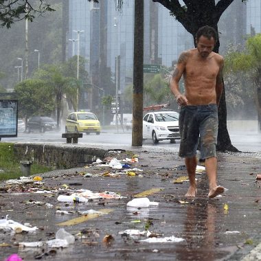 Temporal causa prejuízos ao comércio de R$ 37 milhões no Rio Temporal causa prejuízos ao comércio de R$ 37 milhões no Rio