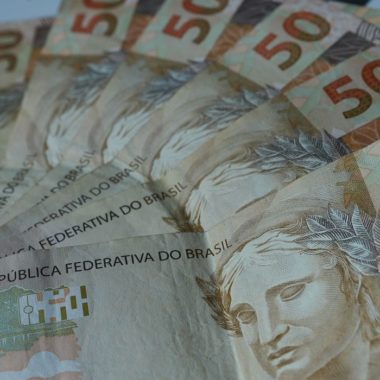 Brasileiros acreditam que inflação ficará em 5% nos próximos 12 meses Brasileiros acreditam que inflação ficará em 5% nos próximos 12 meses